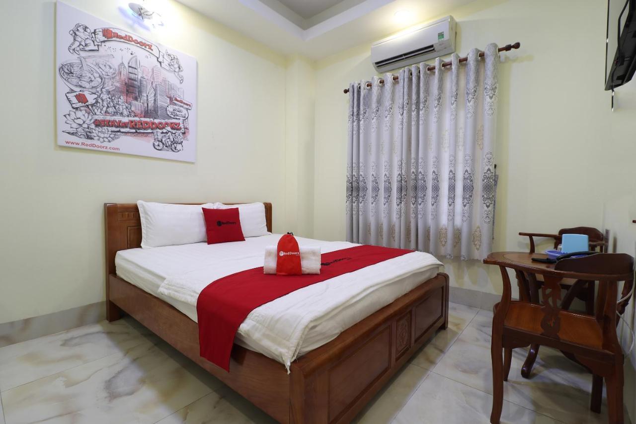 Hôtel Reddoorz Plus @ Dong Den Street à Hô Chi Minh-Ville Extérieur photo